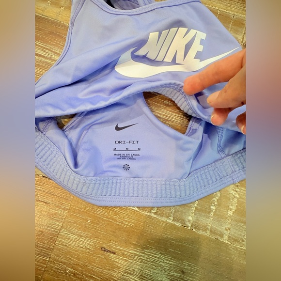 Nike Women’s dri fit swoosh Racerback Sports Bra Size M - Picture 4 of 5